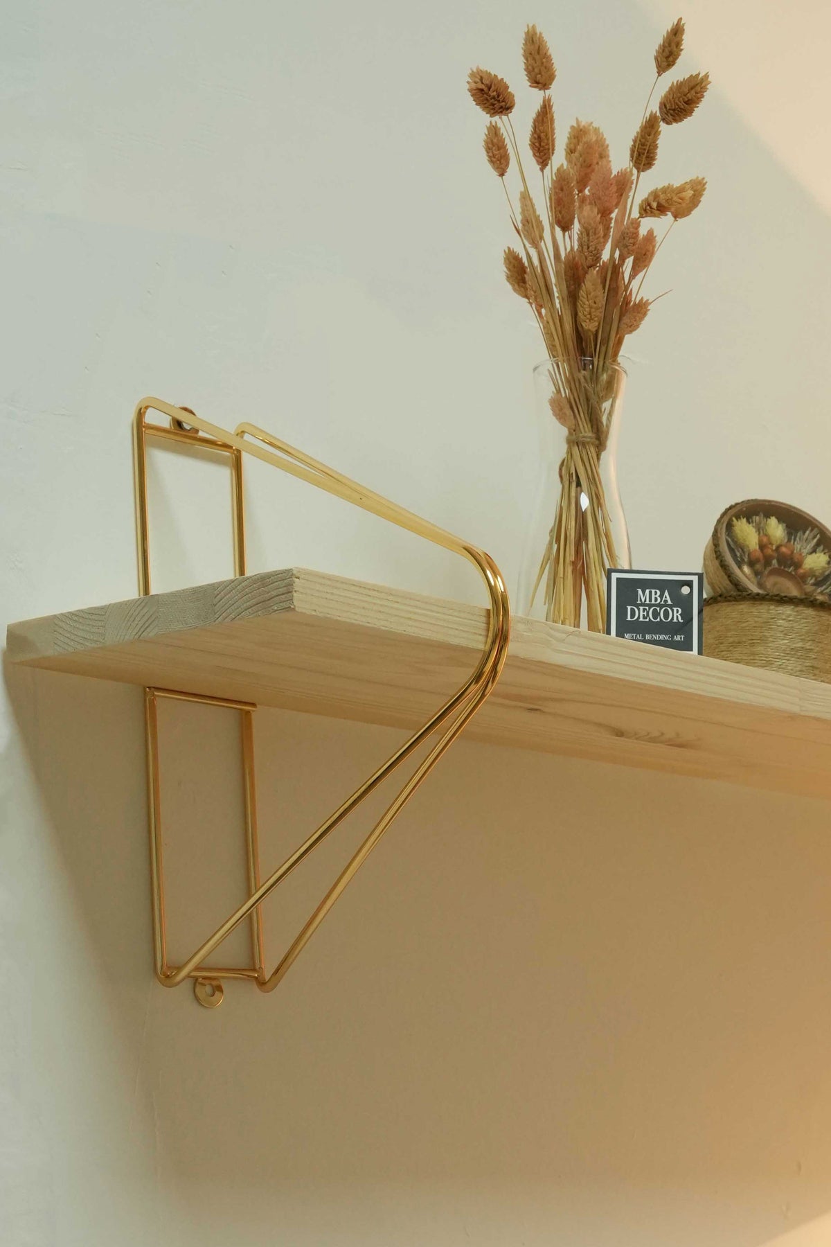 Estetik Üçgen Masif Doğal Ahşap Gold Kaplama Duvar Rafı Kitaplık Düzenleyici Büyük Boy 80x20